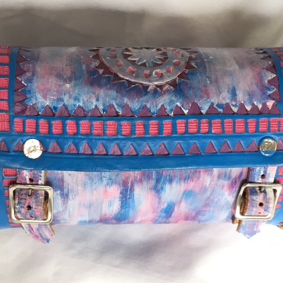 Handmade Mexican Round Leather Crossbody Purse, Hand Painted, one-of-a-kind, - Picture 2 of 7